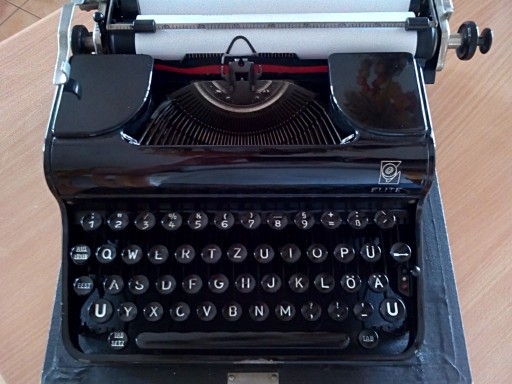 Zdjęcie oferty: Zabytkowa maszyna do pisania czcionka  niemiecka
