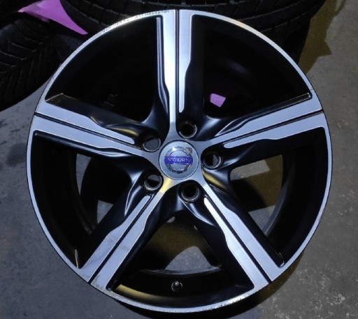 Zdjęcie oferty: R17 VOLVO V40 5X108 7Jx17 ET50 31423871 Ixion R-design felga V60 S60 VO142