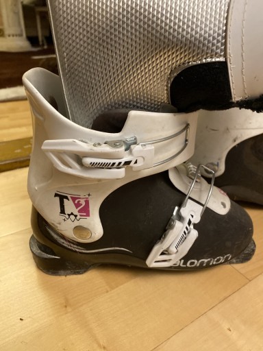 Zdjęcie oferty: Buty narciarskie Salomon T2 rozm. 215 mm