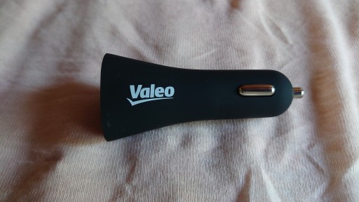 Zdjęcie oferty: Przenośna ładowarka samochodowa USB z logo Valeo