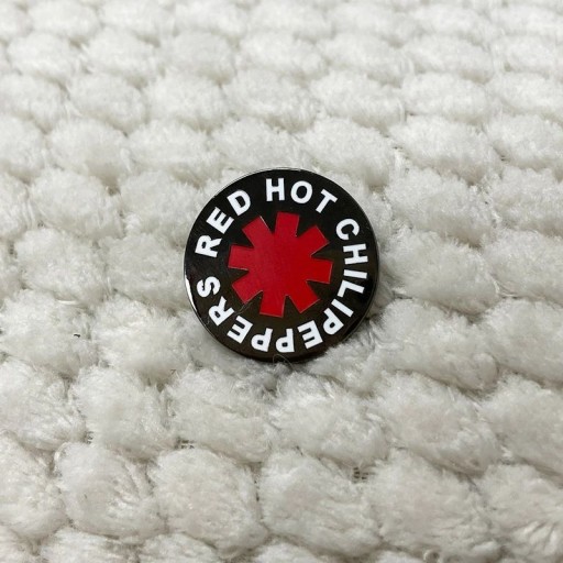 Zdjęcie oferty: przypinka metalowa Red Hot Chili Peppers