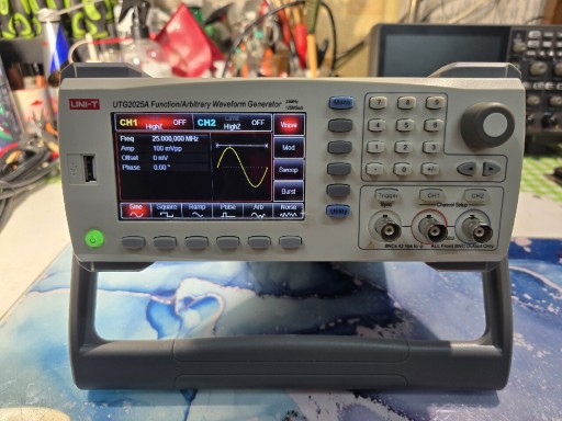 Zdjęcie oferty: Uni-T UTG2025A Generator