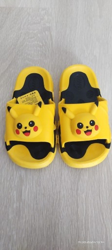 Zdjęcie oferty: Klapki Pokemon Pikachu rozmiar 28/29