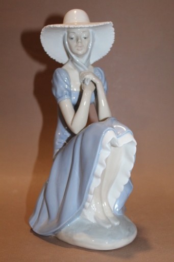 Zdjęcie oferty: Figurka kobieta w kapeluszu NAO Lladro nr 667 FiaF