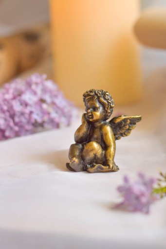 Zdjęcie oferty: anioł w wieńcu - figurka z brązu - miniatura typ 1