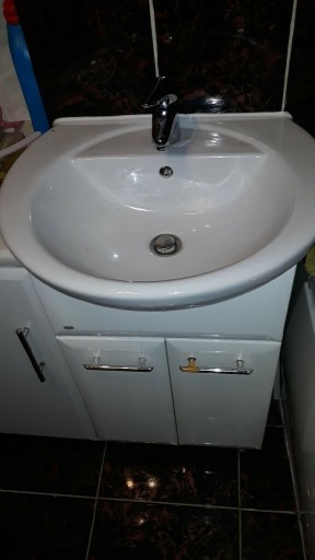 Zdjęcie oferty: Szafka łazienkową z umywalką i bateria kpl 