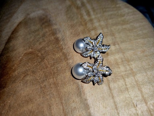 Zdjęcie oferty: Kolczyki kwitnący kwiaty z perłami 
