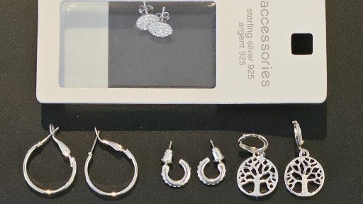 Zdjęcie oferty: CZTERY Komplety kolczyków - Różne, srebrne NOWE