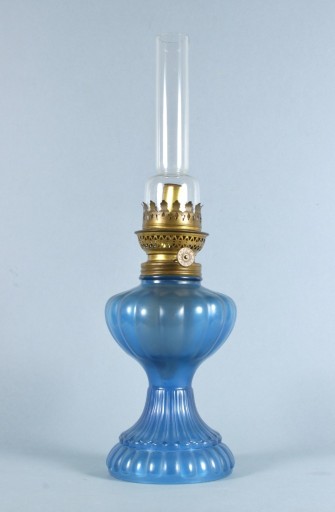 Zdjęcie oferty: Stara lampa naftowa z barwionego szkła