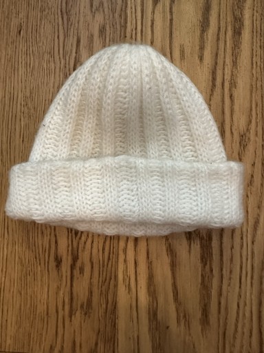 Zdjęcie oferty: Czapka biała rozmiar uniwersalny na osobę dorosłą