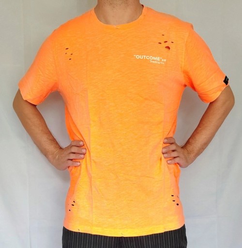 Zdjęcie oferty: Outcome t-shirt z modnymi przetarciami, włoska produkcja rozm. M/L