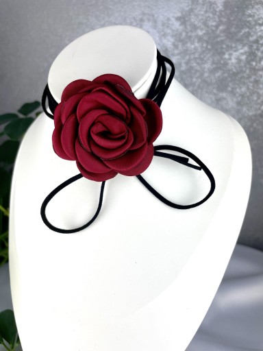 Zdjęcie oferty: Bordowy choker na szyję mała róża 6 cm z rzemykiem