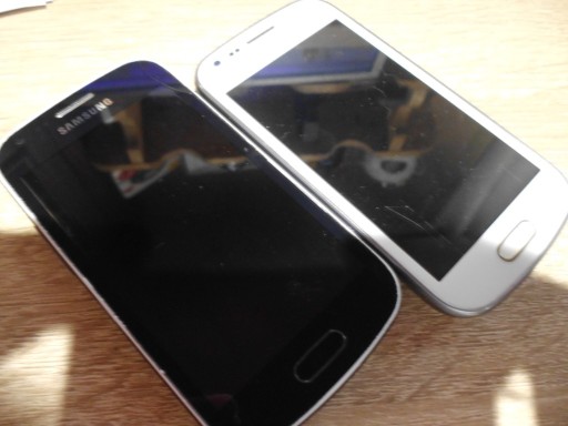Zdjęcie oferty: 2 x Samsung trend, uruchamiają się, zobacz!!!