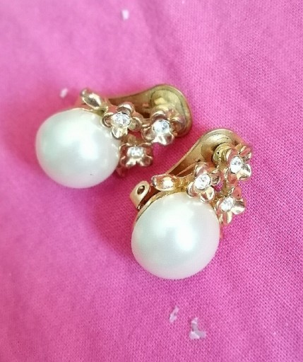 Zdjęcie oferty: Klipsy złoto perły cyrkonie sztuczna biżuteria