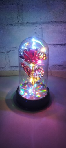 Zdjęcie oferty: Złoto czerwona róża w szkle z świtłami LED