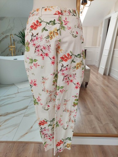 Zdjęcie oferty: Spodnie Mohito, roz. 36 , białe w kwiaty