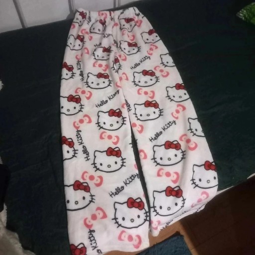 Zdjęcie oferty: Spodnie Hello Kitty Białe Spodenki