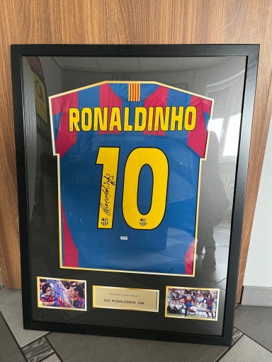 Zdjęcie oferty: Koszulka Barcelona autograf Ronaldinho prezent 