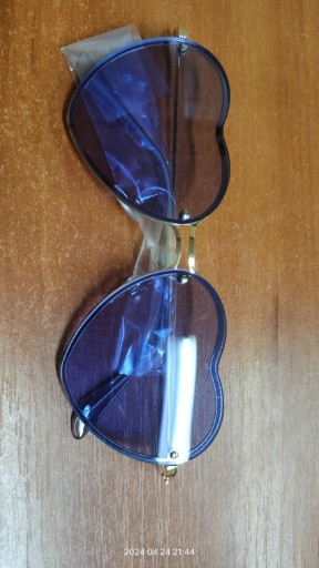 Zdjęcie oferty: Okulary przeciwsłoneczne serduszka