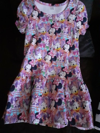 Zdjęcie oferty: Sukienka z postaciami Disneya: rozmiar 122