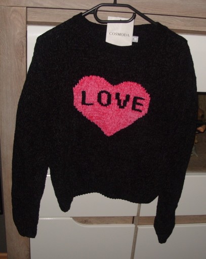 Zdjęcie oferty: Mięciutki ciepły sweterek z sercem_ COSMODA_ roz. M/L