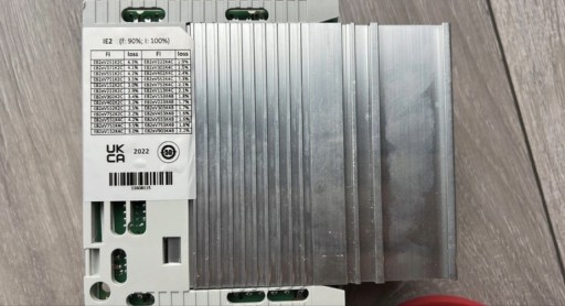 Zdjęcie oferty: Przemiennik częstotliwości Lenze 8200 Vector E82EV371K2C200 ilość 3 szt