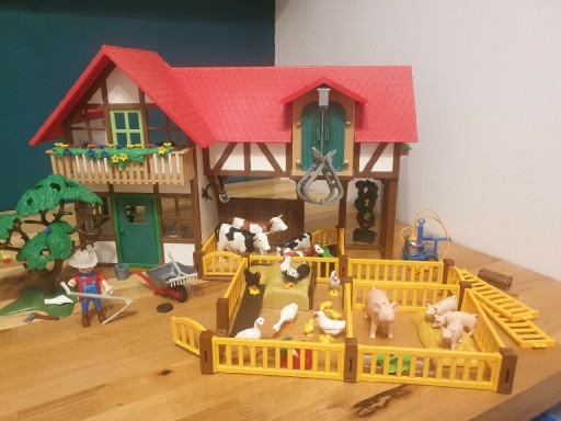 Zdjęcie oferty: Playmobil Country wieś duże gospodarstwo 6120