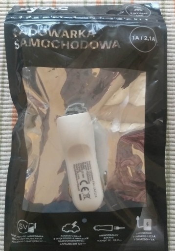 Zdjęcie oferty: Ładowarka samochodowa 1A/2,1A i przewód USB