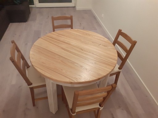 Zdjęcie oferty: Stół z drewna jesionowego plus krzesła Ikea