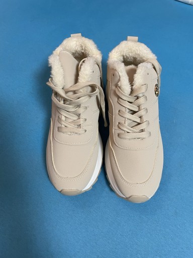 Zdjęcie oferty: Sneakersy zimowe z futerkiem nowe ciepłe 39