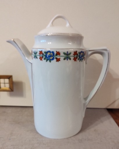 Zdjęcie oferty: Dzbanek stara porcelana 1,4 l.