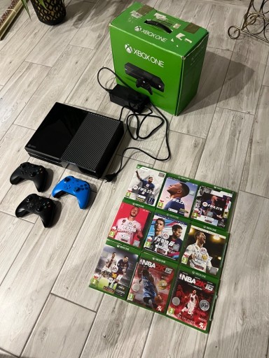 Zdjęcie oferty: Xbox One 500 GB 3 pady i 9 gier