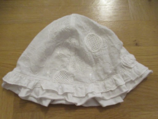 Zdjęcie oferty: Biały kapelusz czapka kapelusik cienki