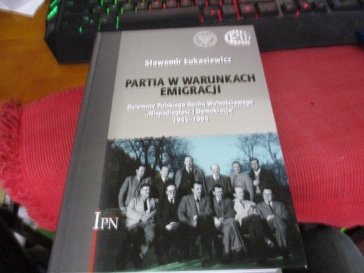 Zdjęcie oferty: PARTIA W WARUNKACH EMIGRACJI Łukasiewicz Sławomir