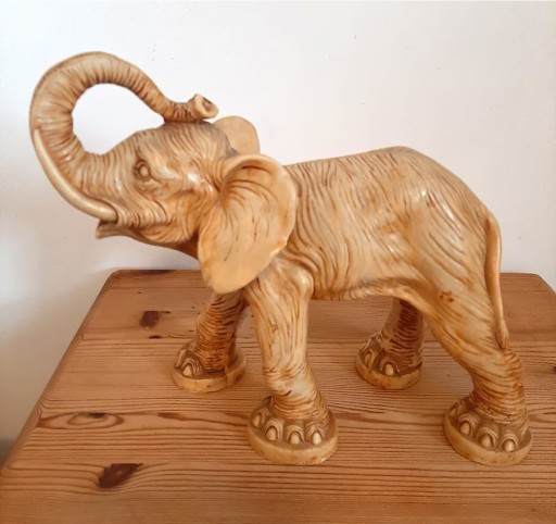 Zdjęcie oferty: Figurka słonia z tworzywa sztucznego