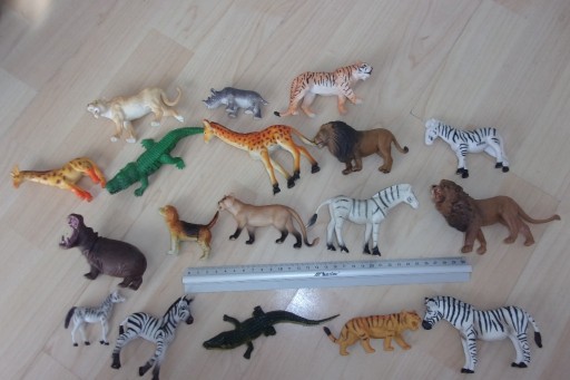 Zdjęcie oferty: zwierzęta figurki zoo lew żyrafa tygrys