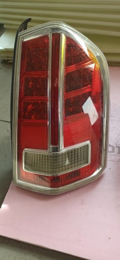 Zdjęcie oferty: Lampa prawa tył Chrysler 300C 2011-2014 USA