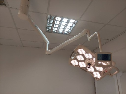 Zdjęcie oferty: Lampa chirurgiczna operacyjna MarLed V10