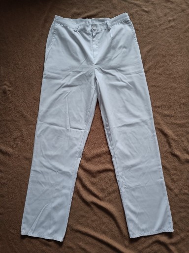 Zdjęcie oferty: Białe spodnie medyczne męskie rozm. M / 50 / 176cm