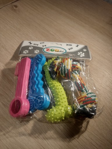 Zdjęcie oferty: Zestaw czterech zabawek dla psa miks kolorów