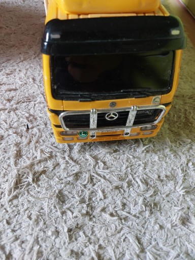 Zdjęcie oferty: Zabawkowa Ciężarówka mercedes z przyczepą