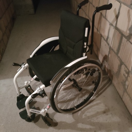 Zdjęcie oferty: Sprzedam aluminiowy wózek inwalidzki Vermeiren.