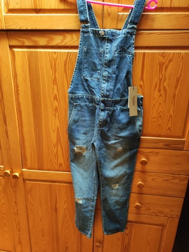 Zdjęcie oferty: Ogrodniczki jeansowe pull & bear rozmiar S 