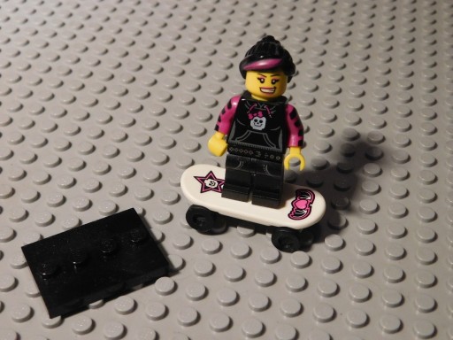 Zdjęcie oferty: LEGO Minifigures 8827 Seria 6 Skater girl