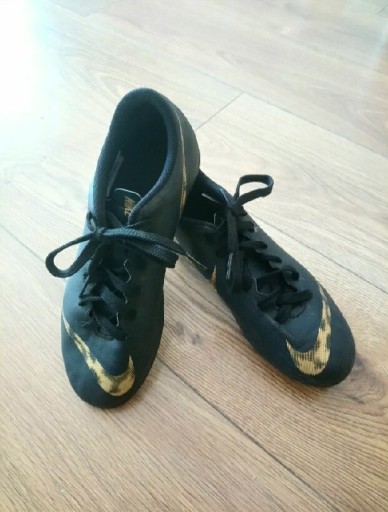 Zdjęcie oferty: Korki Nike, rozmiar 38 (24cm), buty piłkarskie