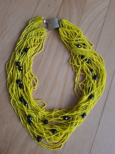 Zdjęcie oferty: żółty naszyjnik czarne koraliki