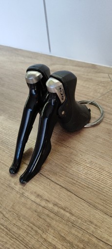 Zdjęcie oferty: Sprzedam klamkomanteki Shimano 105 ST 5800