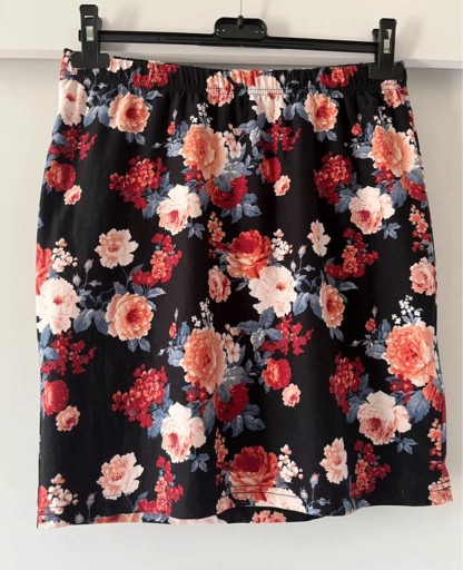 Zdjęcie oferty: Krótka spódniczka na gumę , kwiaty roz 40 b.young