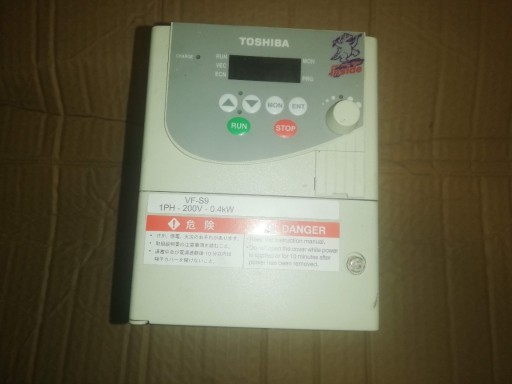 Zdjęcie oferty: Falownik Toshiba VFS9S-2004PL-WP(1) 0,4kW