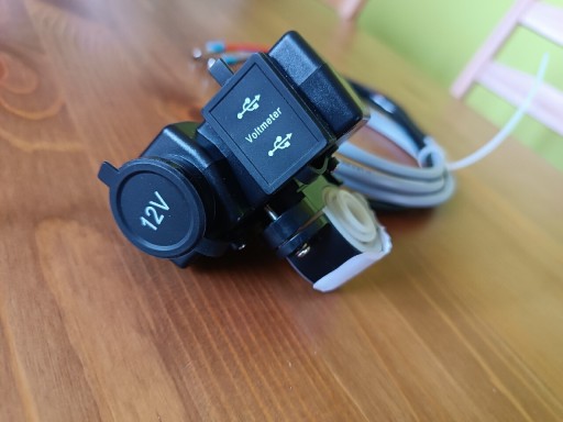 Zdjęcie oferty: Gniazdo 12v USB + voltomierz motocyklowe z kablem